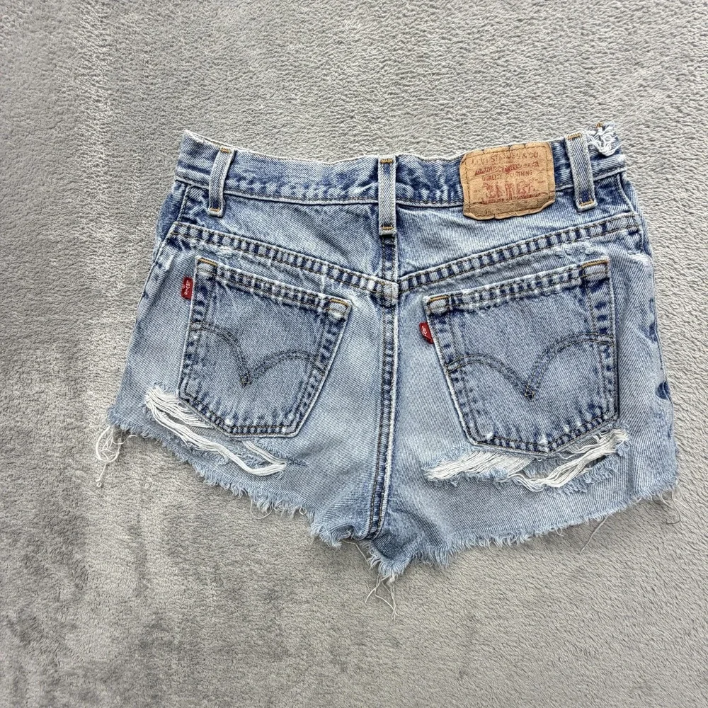 Levis Shorts Womens Measured 28x2 Blue Cut-Off 550 Classic Frayed Distressed